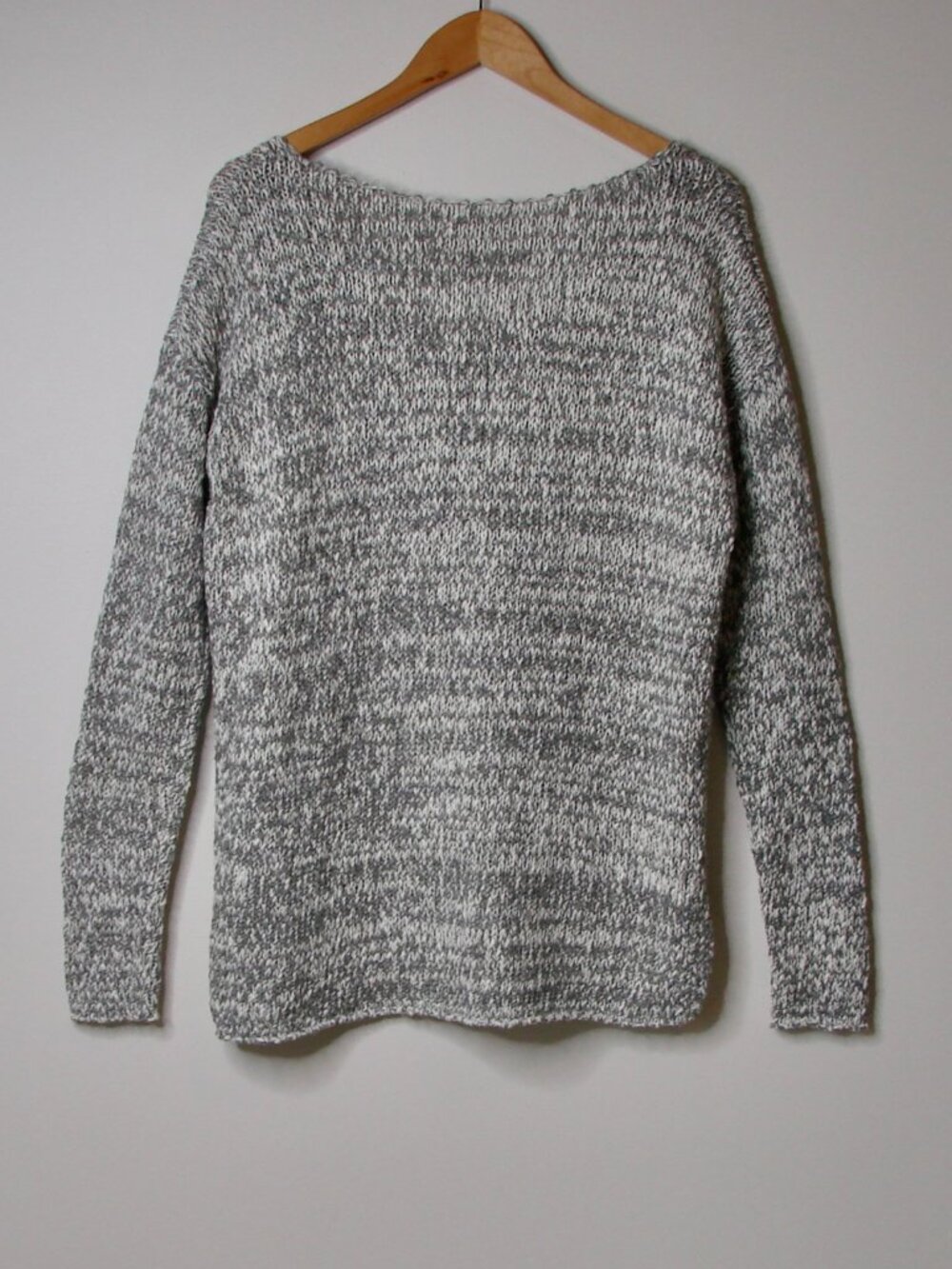 Aritzia Talula V-Neck Sweater Gray White Marled Pullover Loose Relax Fit Medium - Picture 10 of 14